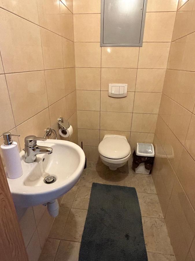 Danube Dwelling Akacfa 26 - Private Indoor Garage Apartment บูดาเปสต์ ภายนอก รูปภาพ