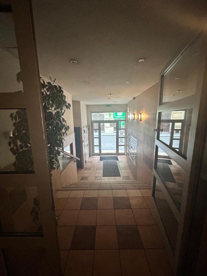 Danube Dwelling Akacfa 26 - Private Indoor Garage Apartment บูดาเปสต์ ภายนอก รูปภาพ